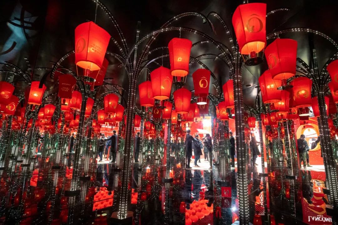 新春游園會(huì)活動(dòng)打卡最佳地非蘭蔻的賞新燈，隨手一拍就是大片