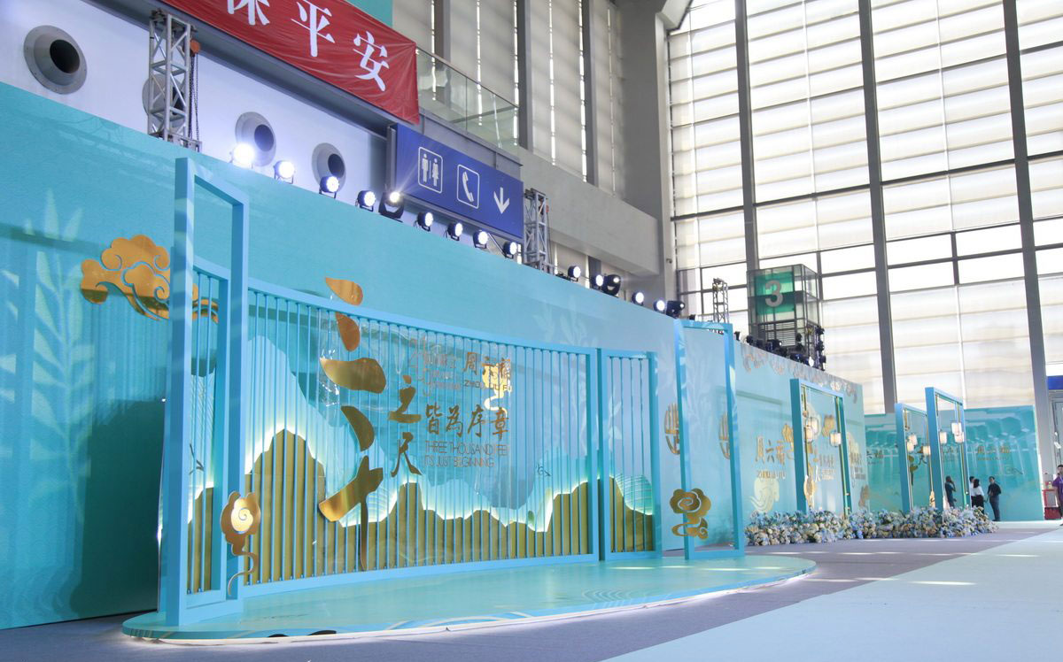 珠寶和光影相遇的2019周六福時(shí)尚峰會(huì)盡顯蒂芙尼藍(lán)色調(diào) - 第9張 - 會(huì)展活動(dòng)策劃CCASY.COM 珠寶和光影相遇的2019周六福時(shí)尚峰會(huì)盡顯蒂芙尼藍(lán)色調(diào) - 第9張