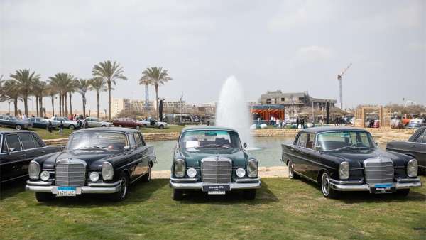 開羅上城住宅的這個老爺車展活動策劃云集各式老爺車，極其養(yǎng)眼