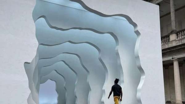 米蘭設(shè)計(jì)周活動策劃的這個沉浸式藝術(shù)裝置「Divided Layers」震撼全場