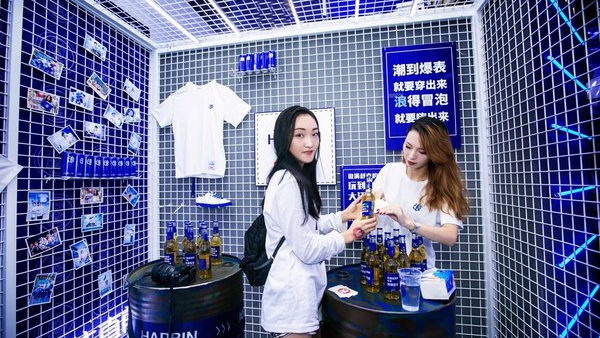 一場(chǎng)哈爾濱啤酒 × PONY潮流的跨界派對(duì)|國(guó)潮范這么閃