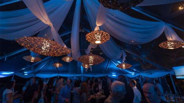 海灘項(xiàng)目呈現(xiàn)的酒會派對體驗(yàn)感就是“飛”一般的存在