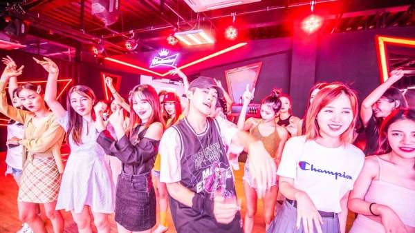 報告：我想去百威中國那個啤酒展覽館打卡品美酒佳肴｜國潮范這么閃