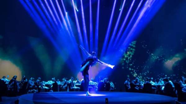 在自然和宇宙的沉浸式環(huán)境下，體驗(yàn)HUBLOT活動(dòng)現(xiàn)場(chǎng)帶來(lái)的至臻至美