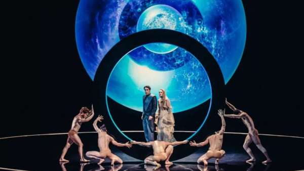 成就一部偉大歌劇的，還有讓人驚嘆的舞美設(shè)計