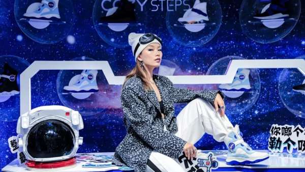 快閃店能穿越？可不是嘛，與阿波羅一起登上月球找外星人吧