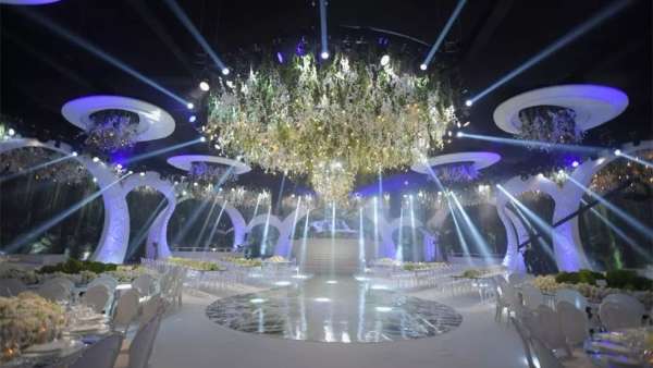 森林系的舞美設(shè)計效果更能平靜等待的焦急｜靈感25區(qū)