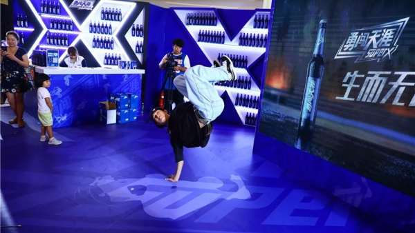 潮流快閃店給你更多刺激體驗(yàn)，凹造型放肆來｜國潮范這么閃