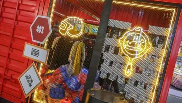 PUBG快閃店仿佛一個(gè)吃雞戰(zhàn)場，我這里有物資！｜國潮范這么閃