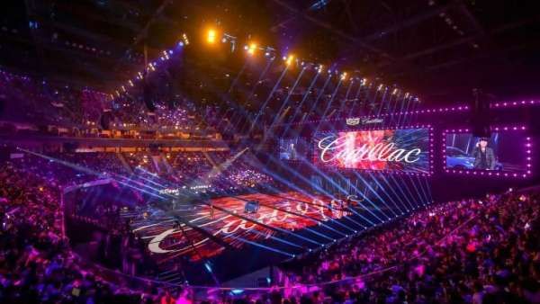 星光璀璨的發(fā)布會現(xiàn)場，以膽識成就人生的風(fēng)范｜態(tài)度有腔調(diào)