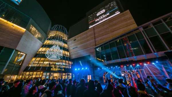 不一樣的商場圣誕美陳設計，愿原力與你同在