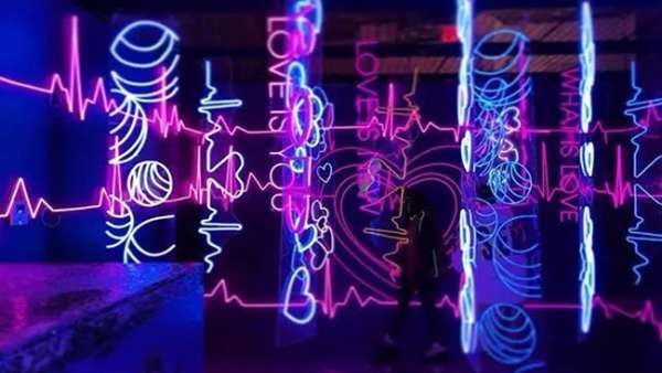 用一個網(wǎng)紅快閃店講述了戀愛的7個階段，愛意滿滿