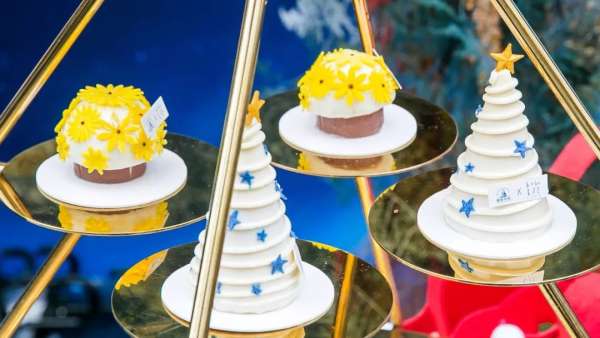 快閃活動策劃打造成一棵星空甜品的圣誕樹，簡直就是甜蜜暴擊嘛