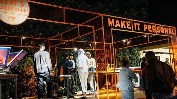 牛仔褲的派對活動很新穎，策劃的自助絲印活動吸粉一批批