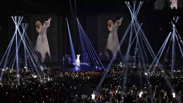 多媒體秀活動的舞美設(shè)計能量大爆發(fā)啊，整個策劃效果體驗感真足