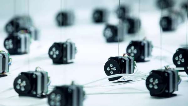 櫥窗里的活動(dòng)策劃緊扣自然風(fēng)景，像森林中呼吸的生物一般美麗