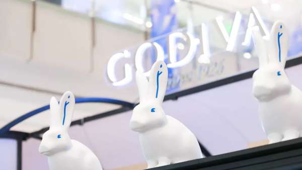 中西合璧快閃店活動經(jīng)典藍白配色，甜蜜風暴正版來襲