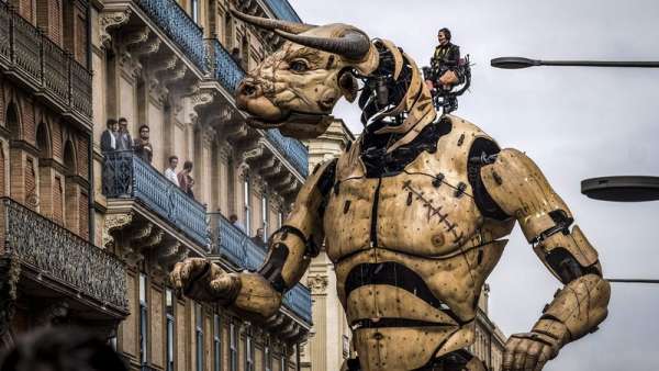 他們策劃的巡回演出活動驚艷全城，高呼巨獸出行請避讓！