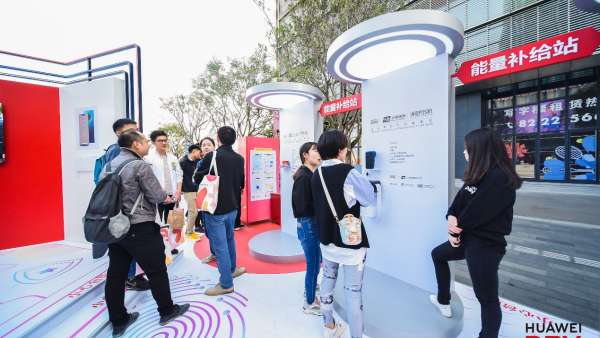 手機快閃店活動現(xiàn)場驚現(xiàn)許多智能黑科技，全新體驗等你來