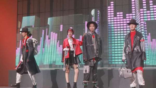 舞臺美術與演藝技術高峰論壇活動策劃的作品展真是拍手叫絕