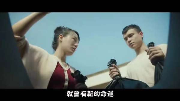 這支廣告活動(dòng)創(chuàng)意策劃的是一場(chǎng)感人肺腑的“垃圾的輪回”