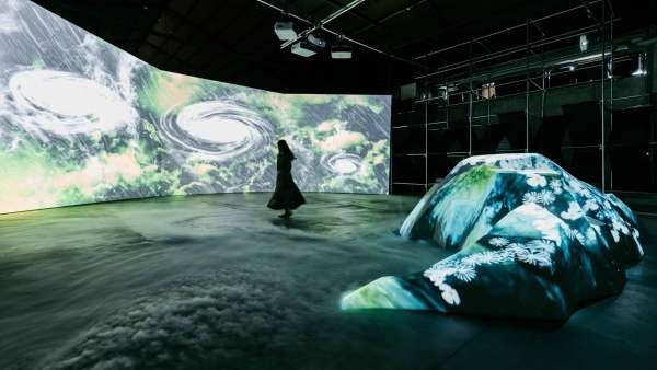 鏡像節(jié)展覽活動(dòng)策劃了一個(gè)跨越時(shí)空的互動(dòng)式奇幻場(chǎng)景，妙哉！