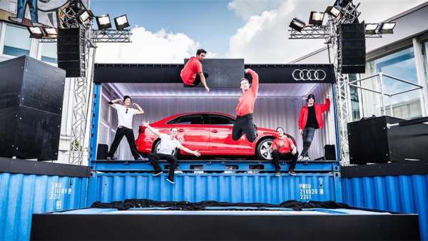 街頭風(fēng)格的快閃店活動與驚心動魄的舞蹈結(jié)合，旨在發(fā)布這輛新車