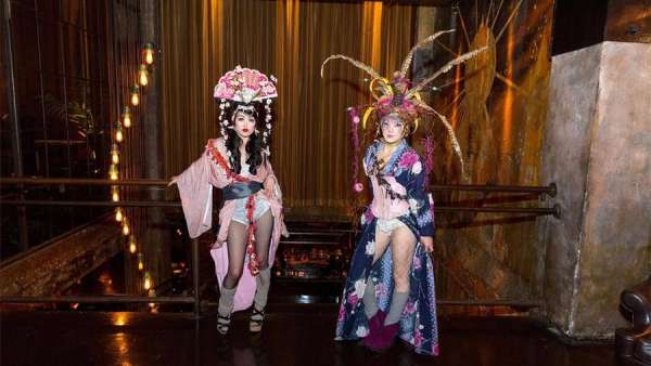 資生堂把派對(duì)活動(dòng)場(chǎng)地安排在了地下，整場(chǎng)活動(dòng)也顯得熠熠生輝