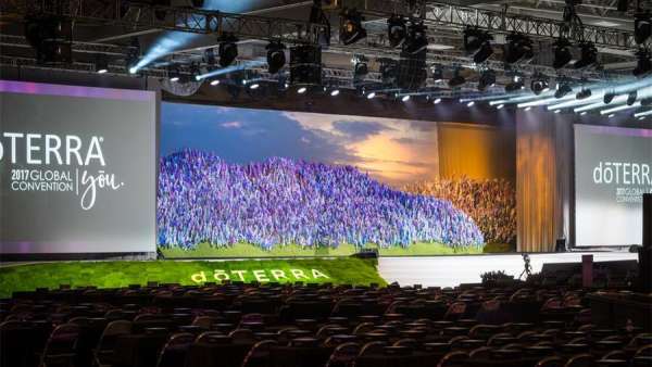 這個(gè)精油世家的全球大會(huì)活動(dòng)策劃的舞美，讓舞臺(tái)更生動(dòng)了