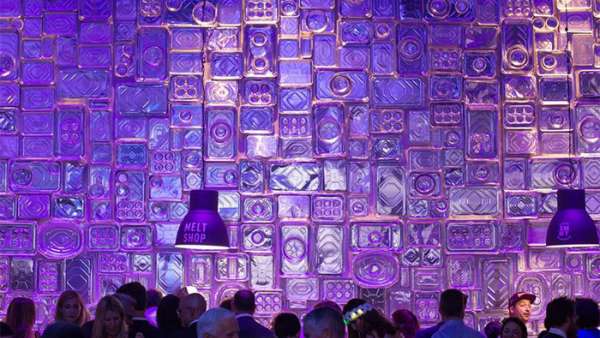 女生成人禮活動策劃肯定要BLINGBLING的，金屬銀色色調(diào)閃閃發(fā)光