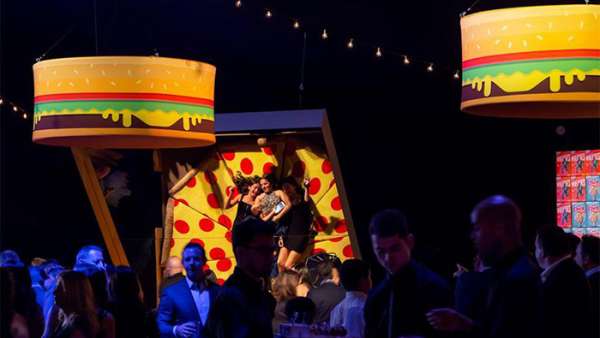 美食大集合的派對活動策劃現(xiàn)場盡是對美食的全心熱愛，多彩又活力