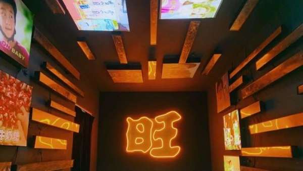 中國(guó)紅快閃店展覽活動(dòng)祝你紅紅火火過(guò)大年，還有各式萌萌動(dòng)漫形象