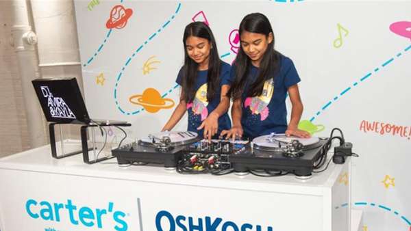 這樣一個(gè)“兒童宇宙”的想象體驗(yàn)活動(dòng)，毛絨兔拖鞋也沒(méi)有年齡限制