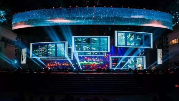 星光大賞活動以中心四面臺設計多層次多角度豐富視覺感受，增加藝人高光