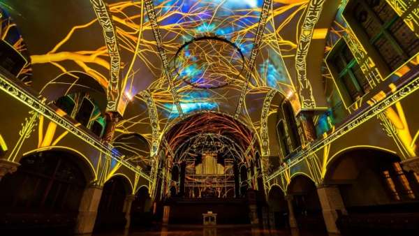 沉浸式燈光秀展覽活動(dòng)進(jìn)一步調(diào)整后，創(chuàng)意歷史之旅全新出發(fā)