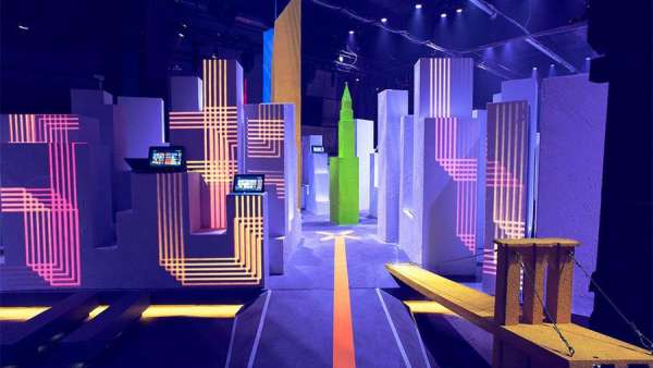 微軟的新品發(fā)布會(huì)活動(dòng)成功地將品牌與產(chǎn)品毫無(wú)違和感地融入到體驗(yàn)活動(dòng)