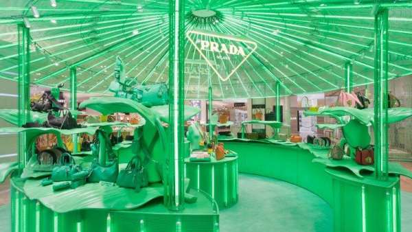 奢侈品牌聯(lián)手打造的快閃店活動(dòng)營(yíng)造出的氛圍吸睛度就是不一般