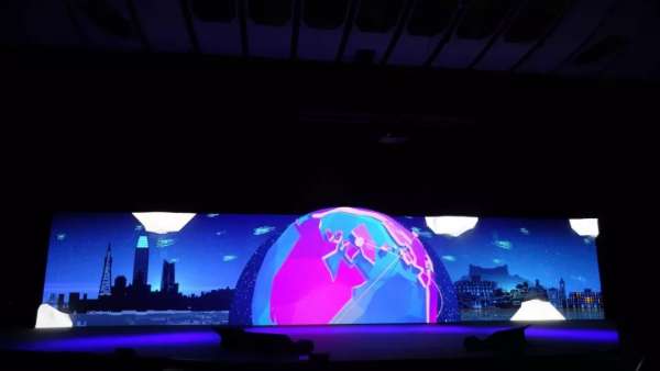 CloudBees Jenkins世界巡回賽活動(dòng)的舞臺(tái)視覺設(shè)計(jì)挺震撼的