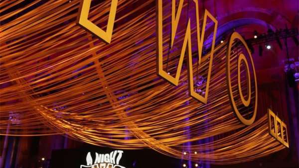 活動(dòng)中的互動(dòng)裝飾經(jīng)常是最吸睛的，而這個(gè)天花板的活動(dòng)策劃更亮眼