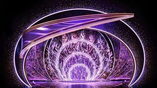 奧斯卡頒獎典禮活動的舞美設(shè)計仿佛刮起一股具有雕塑力量感的旋風(fēng)