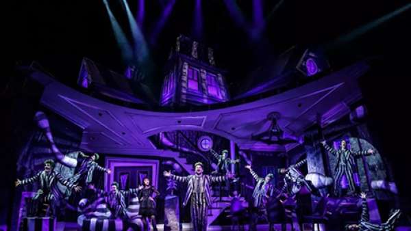 舞臺(tái)美學(xué)如何挑戰(zhàn)熒幕經(jīng)典，看看這場(chǎng)舞臺(tái)劇演出活動(dòng)便知曉