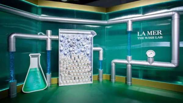 實(shí)驗(yàn)室般的快閃店活動當(dāng)屬海洋拉娜清新自然，5個(gè)巨型打卡點(diǎn)更奇幻