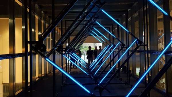 光之書寫的燈光藝術展覽活動融合了戶外場地，全新沉浸式展出