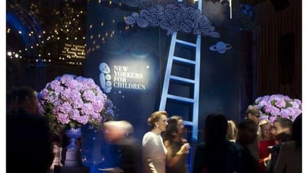 兒童慈善活動(dòng)閃亮開(kāi)播，發(fā)射一顆星星祈求一份關(guān)懷吧