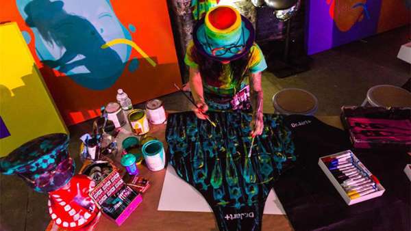 面膜發(fā)布會活動現(xiàn)場能玩出啥新花樣，這家就辦了一場迪斯科派對活動