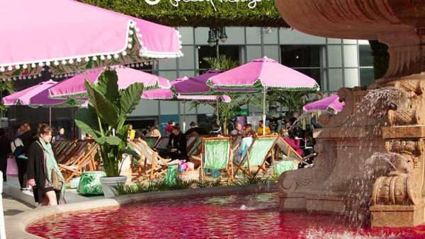 粉粉少女心的快閃店活動(dòng)怎可能不受歡迎，開門幾小時(shí)就賣斷貨