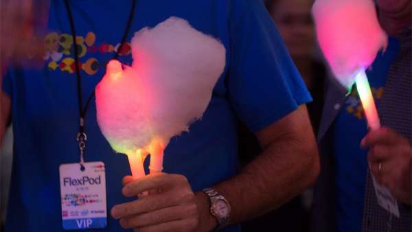 產(chǎn)品發(fā)布會(huì)活動(dòng)營(yíng)造出的是一場(chǎng)屋頂雞尾酒派對(duì)活動(dòng)