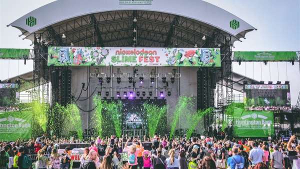 狂歡節(jié)活動現場就是一個大型的演唱會嘛，還有各式互動的游戲活動