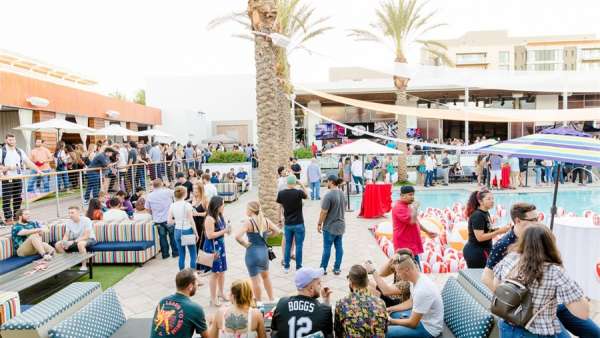 夏日泳池派對活動看著就是清爽，打卡互動游戲都不落下