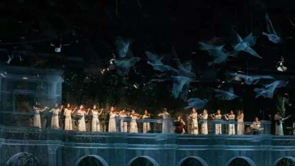 夢幻般的舞美設(shè)計和體驗環(huán)境總能為每一場會展活動潤色